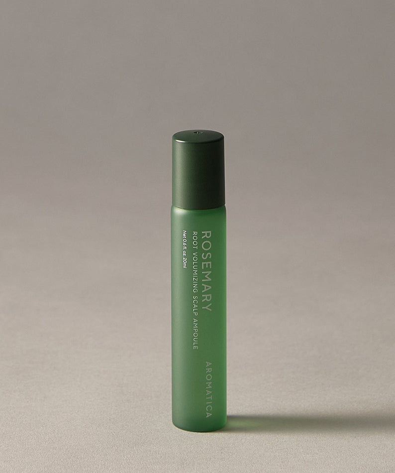 AROMATICA Rosemary Root Volumizing Scalp Ampoule 20ML de la marque AROMATICA, flacon vert sur fond beige clair.