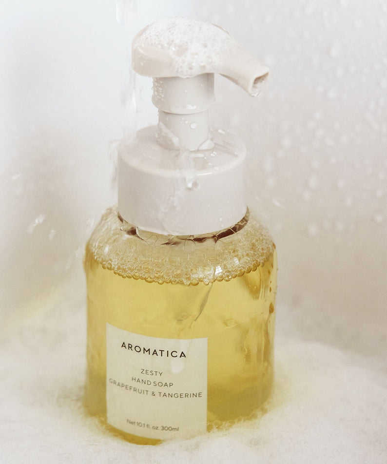 AROMATICA Zesty Hand Soap Grapefruit & Tangerine 300ML, marque AROMATICA, savon mains sur fond blanc, pompe savon