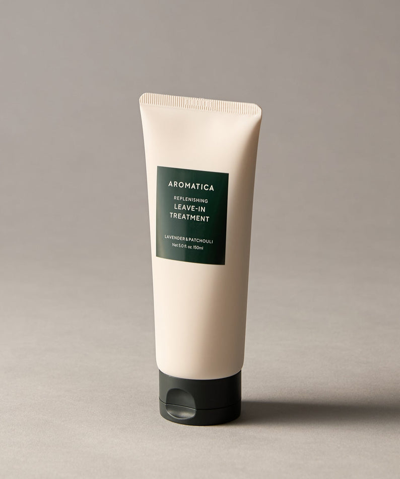 Produit AROMATICA Replenishing Leave-In Treatment Lavender & Patchouli 150ML sur fond gris élégant, soin capillaire naturel.