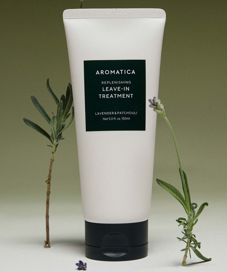 AROMATICA Replenishing Leave-In Treatment Lavender & Patchouli 150ML avec des extraits naturels, présenté avec lavande et patchouli.