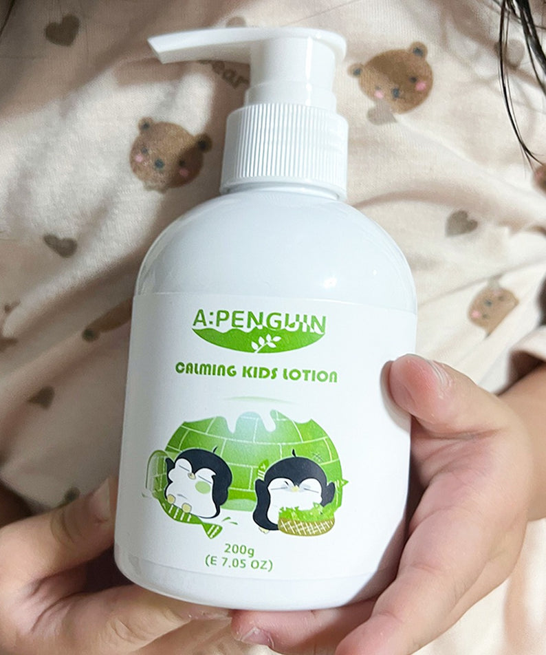 ATOMANDE Arctic Penguin Kids Children Calming Lotion Skin Soothing Moisturizing Body 200ml sur peau bébé, ambiance ours/pingouin.