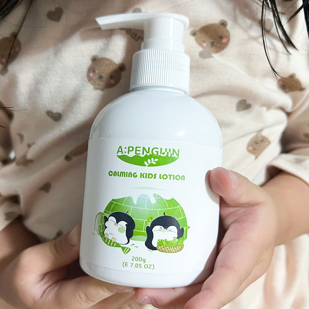 ATOMANDE Arctic Penguin Kids Children Calming Lotion Skin Soothing Moisturizing Body 200ml sur peau bébé, ambiance ours/pingouin.