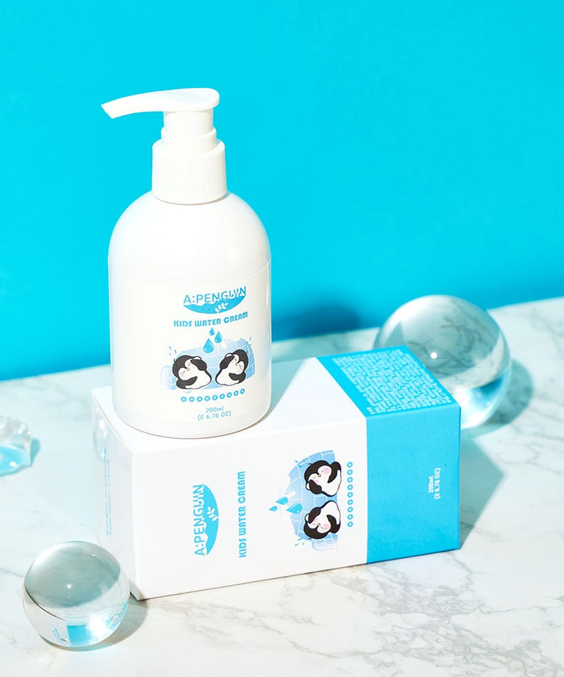 ATOMANDE Arctic Penguin Kids Children's Water Essence Moisture Cream Body Lotion 200ml, marque sur flacon blanc, décor bleu océan