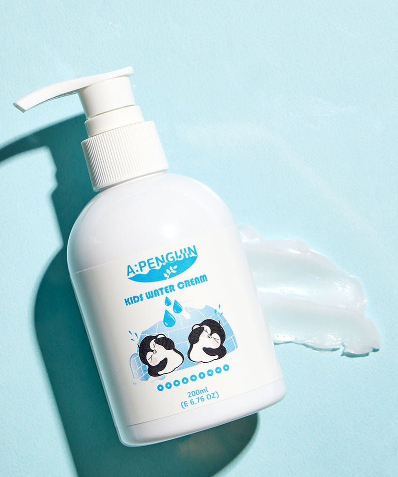 ATOMANDE Arctic Penguin Kids Children's Water Essence Moisture Cream Body Lotion 200ml, bouteille pour enfants sur fond bleu