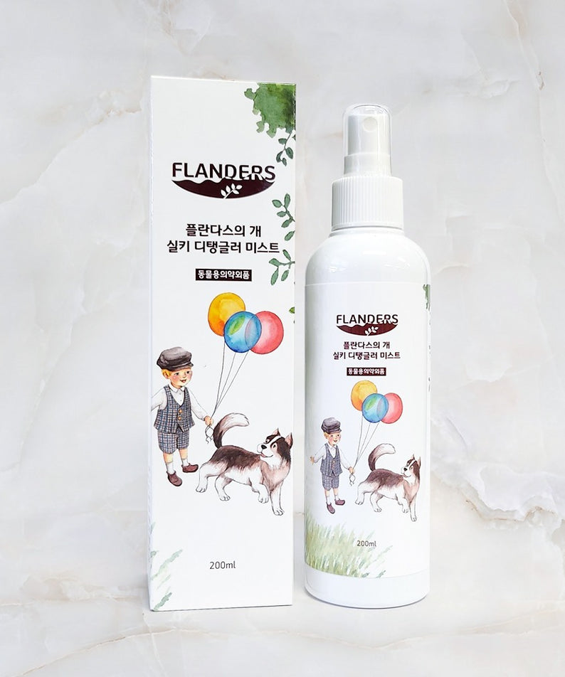 ATOMANDE Flander's Dog Silky Detangler Mist 200ml ATOMANDE, flacon avec tête de chien sur fond marbre clair