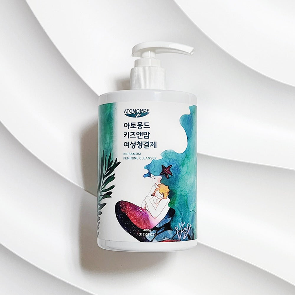 ATOMANDE Kids & Mom Feminine Cleanser 400g, flacon pompe sur fond blanc, visuel produit marque ATOMANDE.