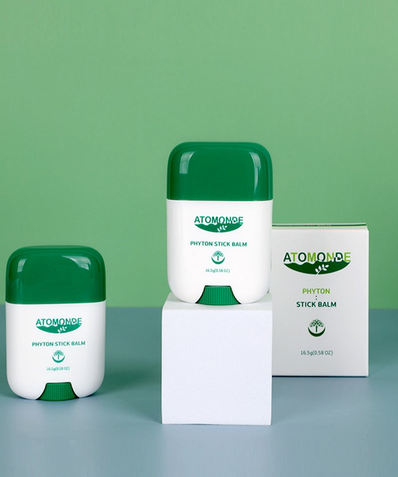 ATOMANDE Phyton Stick Balm 16.5g 1ea, produits sur fond vert, vue packshot, marque ATOMANDE en contexte visuel.
