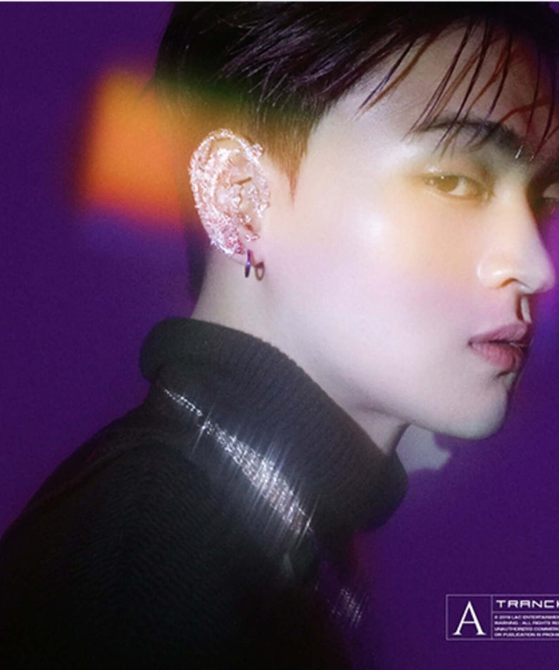 AVIN - EP [TRANCHE] - Album Kpop : portrait Kpop d’AVIN en studio, concept violet et étiquette Tranche, visuel promo.