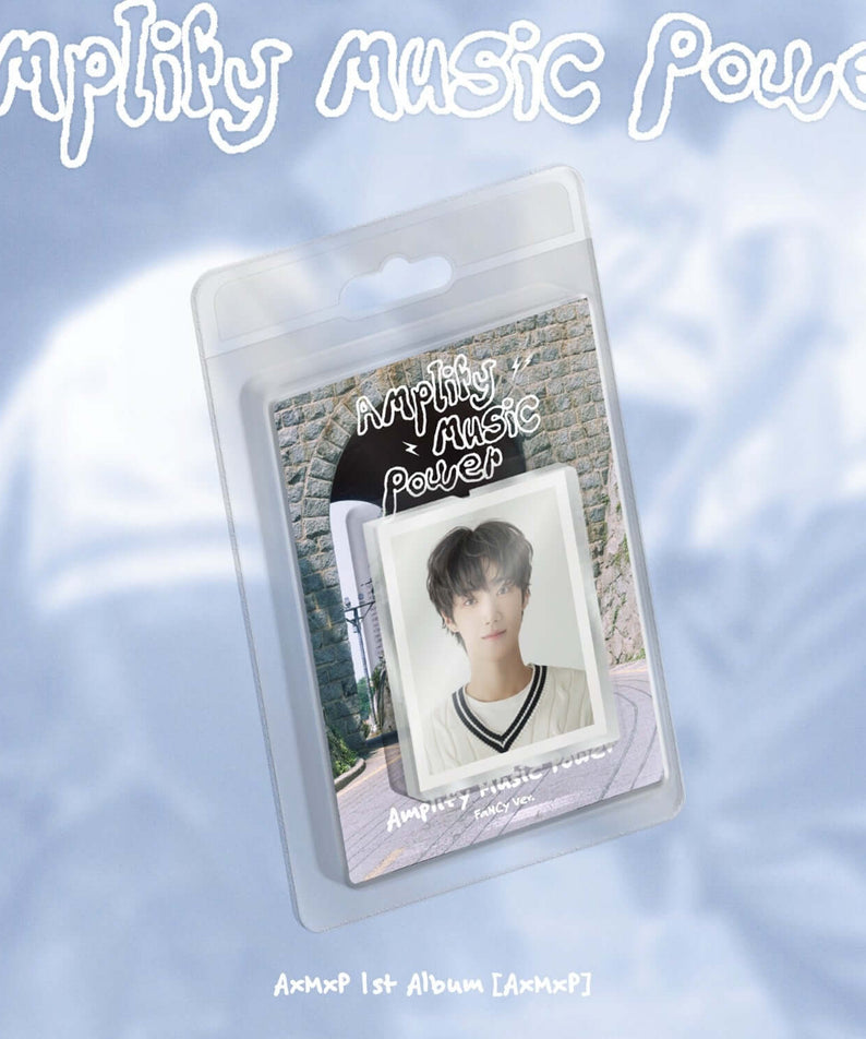 AXMXP - 1st Album [AxMxP] (FaNCy ver.) - Album Kpop : pochette du groupe sur fond bleu ciel, style fantasy music.