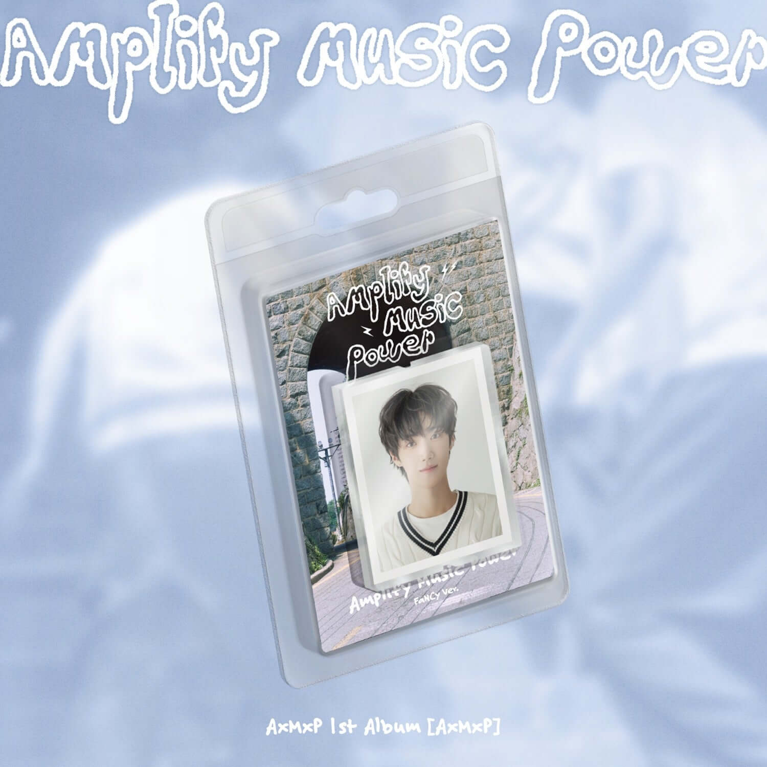 AXMXP - 1st Album [AxMxP] (FaNCy ver.) - Album Kpop : pochette du groupe sur fond bleu ciel, style fantasy music.