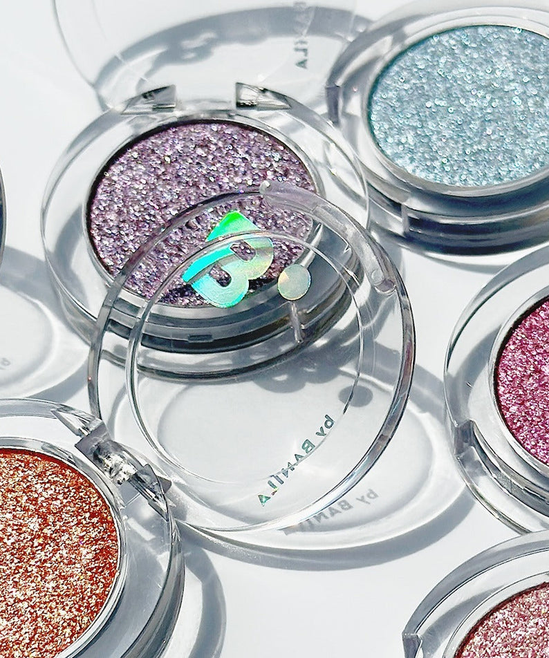 Produits cosmétiques étincelants BANILACO Hyper Holobeam Eye Glitter en diverses teintes éclatantes pour les yeux.