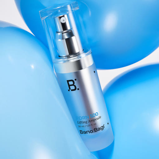 BANOBAGI PDRN 500 Lifting Ampoule 30ml, flacon pompe sur fond bleu, produit de soin visage Banobagi en gros plan