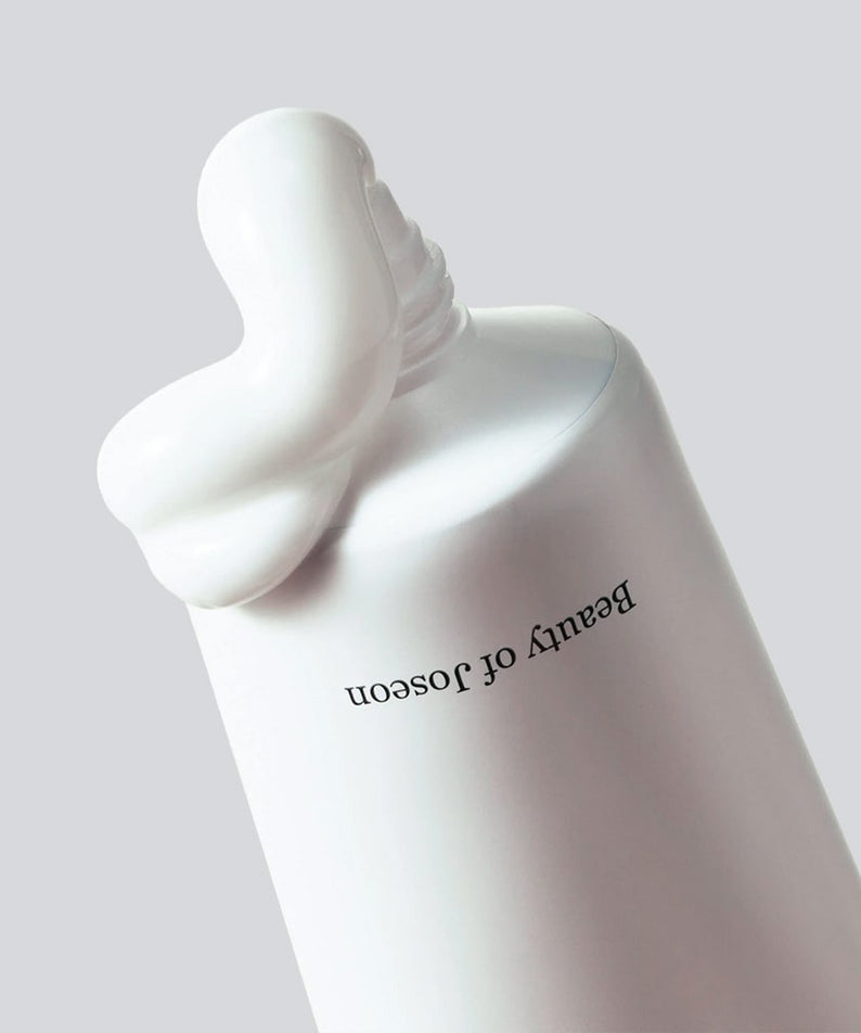 Décris l'image en français en mentionnant le produit, la marque et le contexte visuel : BEAUTY OF JOSEON Dynasty Cream 100ml sur fond clair.
