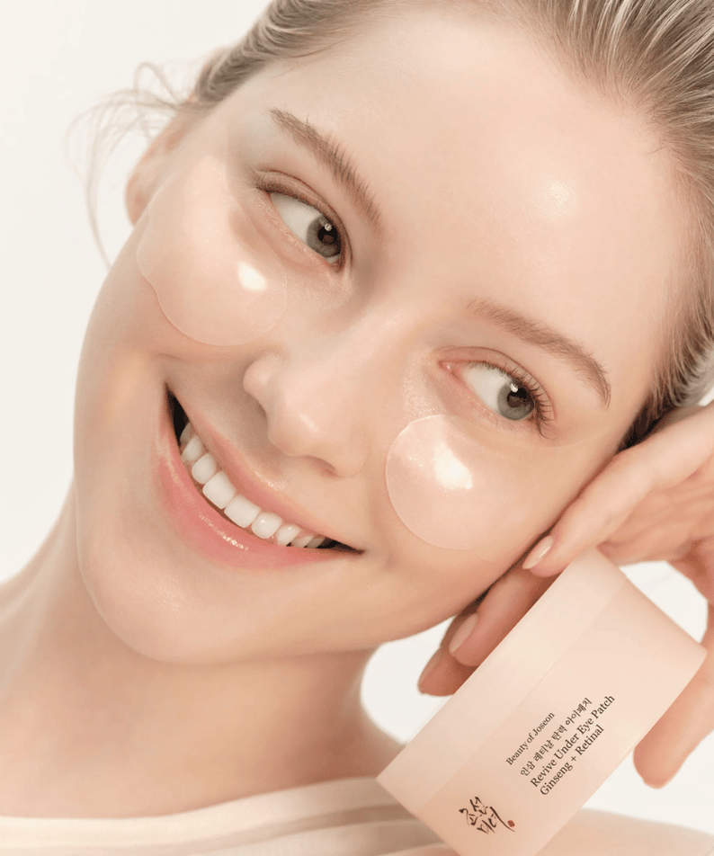 BEAUTY OF JOSEON Ginseng Retinal Elasticity Eye Patch 60 Sheets : regard, visage avec patchs ginseng, marque visible, photo studio