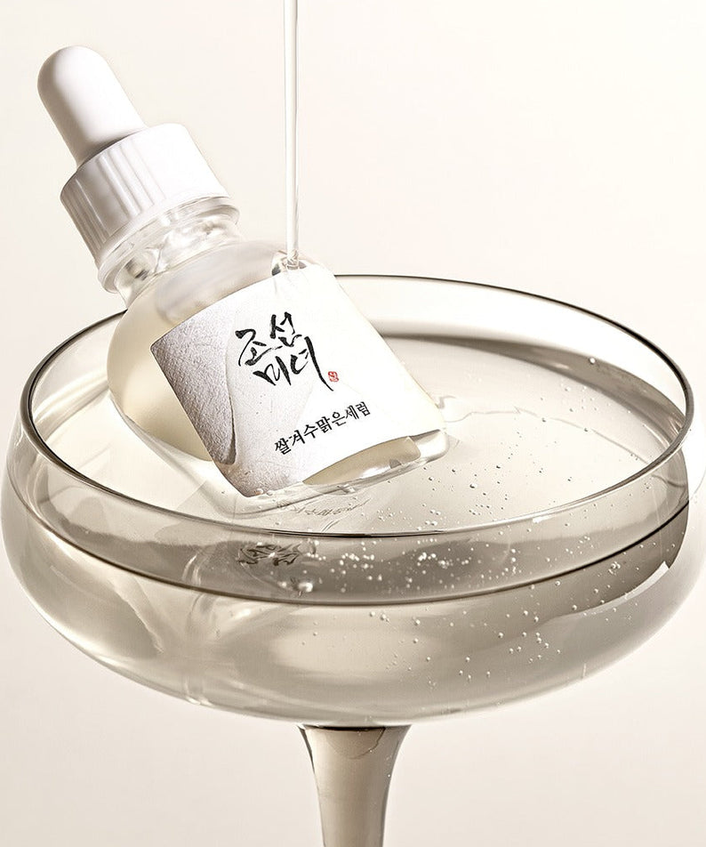 BEAUTY OF JOSEON Rice Bran Water Clear Serum: Rice Bran Water + Alpha-Arbutin, marque sur flacon devant gelée transparente