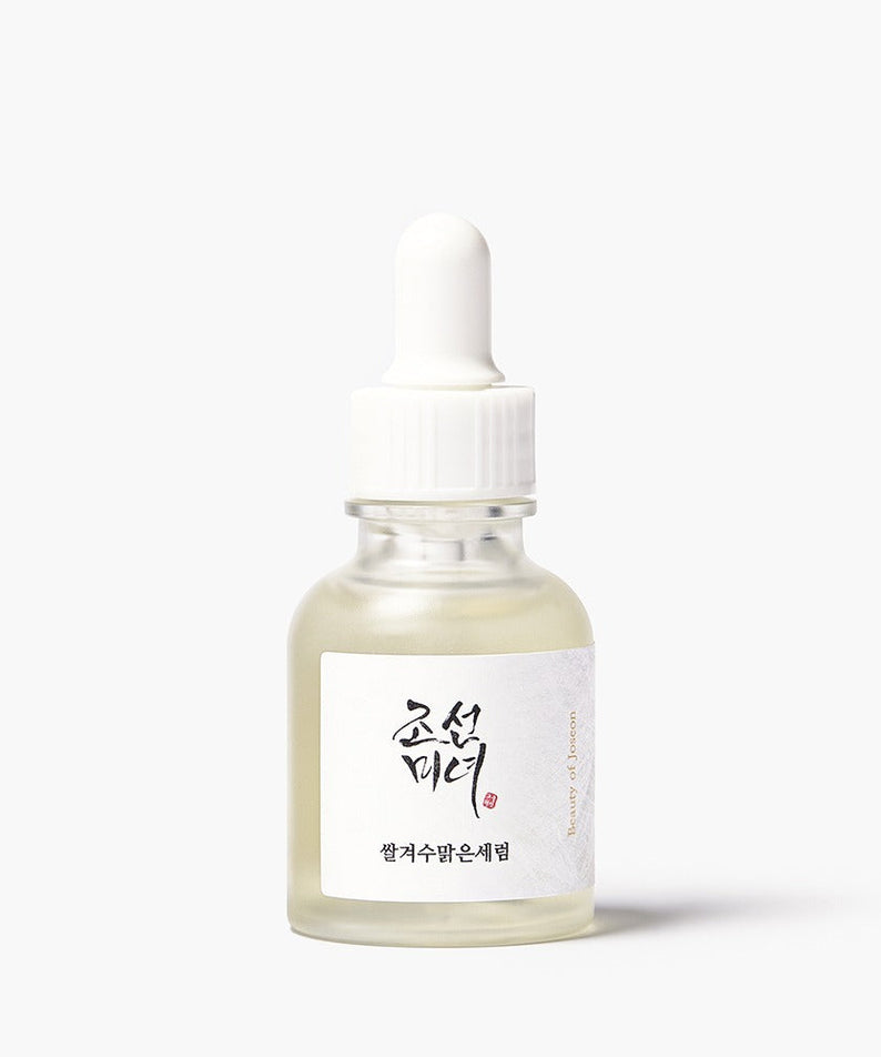 BEAUTY OF JOSEON Rice Bran Water Clear Serum: Rice Bran Water + Alpha-Arbutin, sérum en flacon blanc sur fond clair.