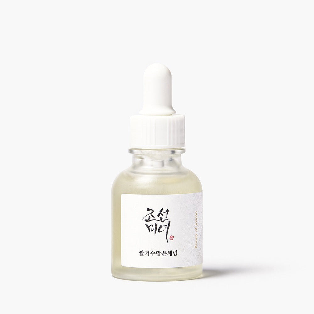 BEAUTY OF JOSEON Rice Bran Water Clear Serum: Rice Bran Water + Alpha-Arbutin, sérum en flacon blanc sur fond clair.
