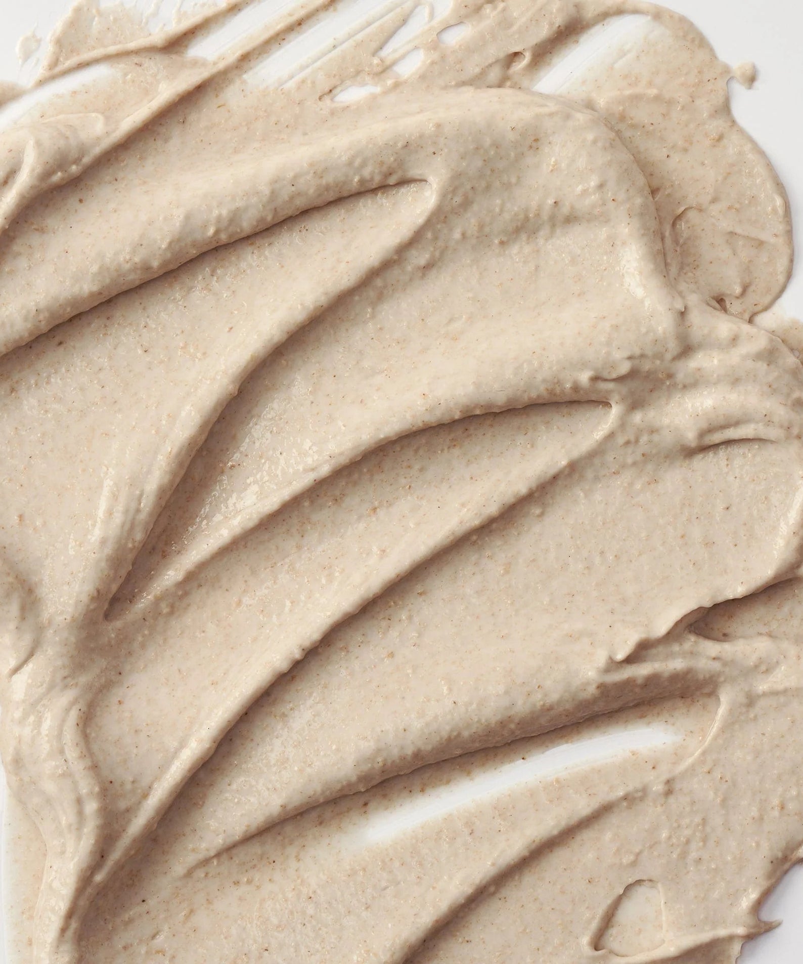 Texture crémeuse du BEAUTY OF JOSEON Ground Rice and Honey Glow Mask 150ml soulignant une brillance naturelle et éclatante.