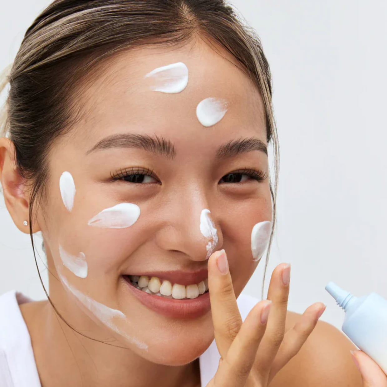 BEAUTY OF JOSEON Relief Sun Aqua Fresh SPF50+ PA++++ 50ml, marque coréenne, sur visage avec texture solaire crème blanche