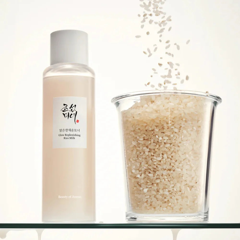 BEAUTY OF JOSEON Glow Replenishing Rice Milk 150ml, bouteille et grains de riz sur fond clair, ambiance beauté.