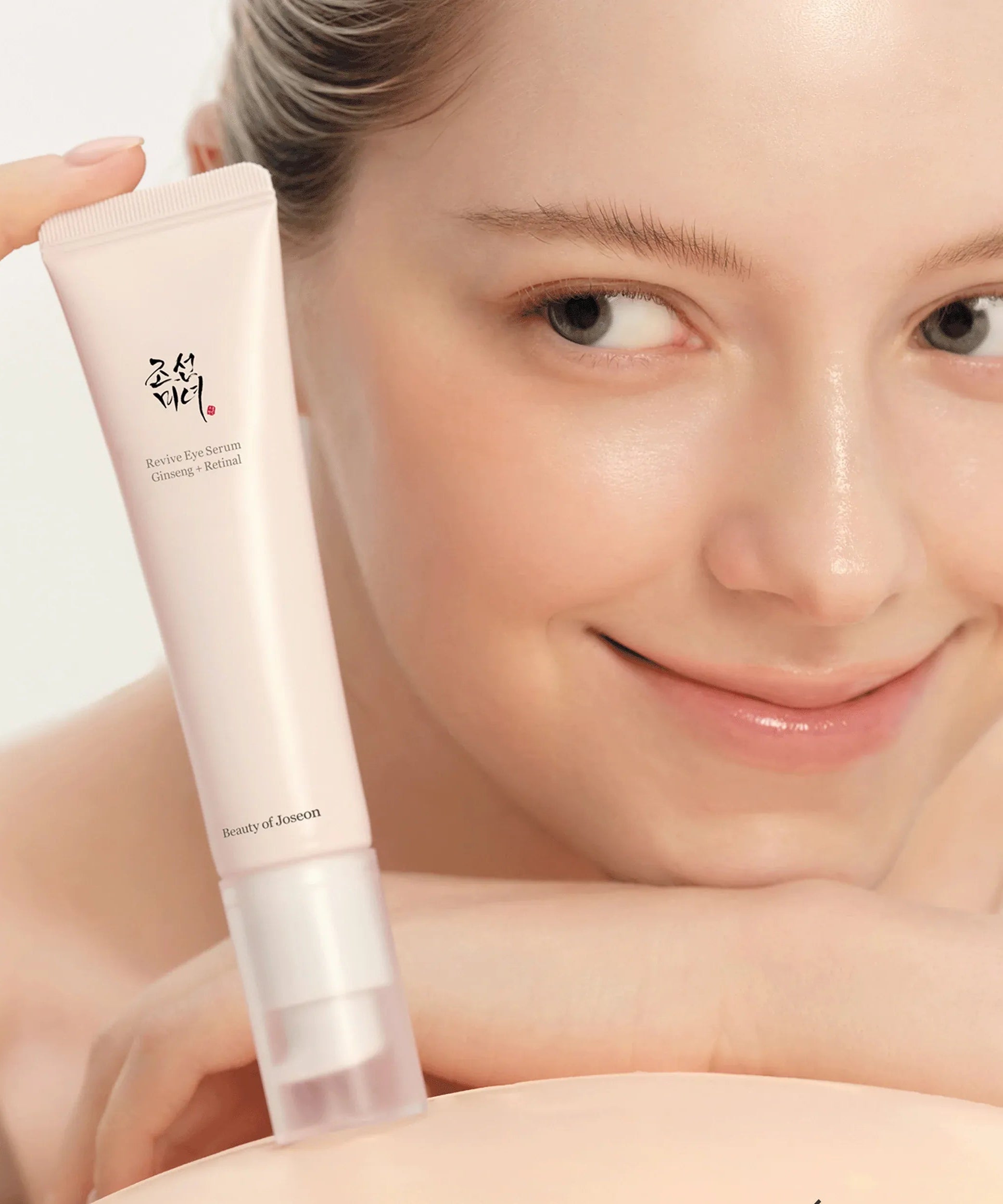BEAUTY OF JOSEON Revive Eye Serum 30ml, tube crème près de l’œil, femme visage lumineux, contexte soin beauté