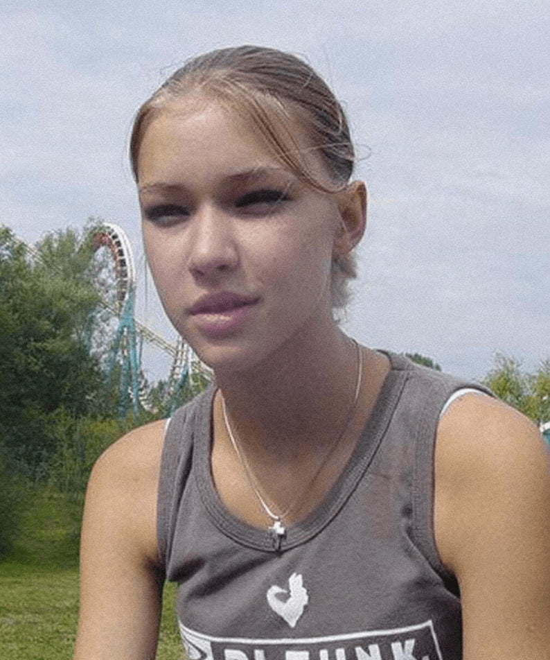 BEENZINO - [NOWITZKI] (Reissue) - Album Kpop, couverture illustrée : jeune femme au parc, ambiance kpop de BEENZINO.