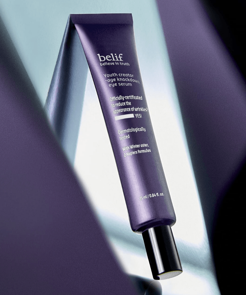 Sérum BELIF Age Knockdown V Eye 25ml, soin rajeunissant pour les yeux affiché en tube violet élégant.