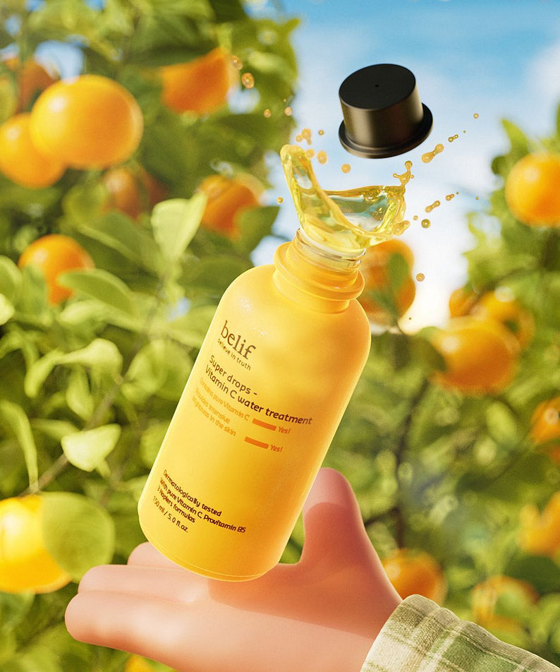 Flacon de BELIF Super Drops-Vitamin C Water Treatment 150ml dans un verger d'agrumes.