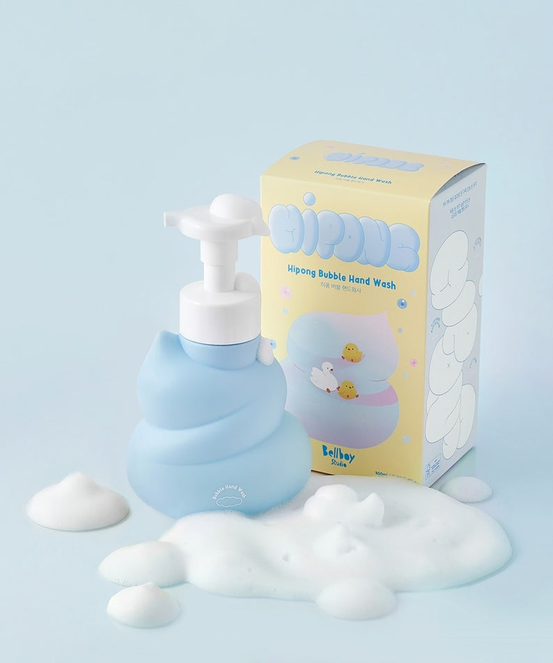 BELLBOY STUDIO Hippong Bubble Hand Wash : bouteille et mousse sur fond bleu, visuel enfant, marque BELLBOY STUDIO.