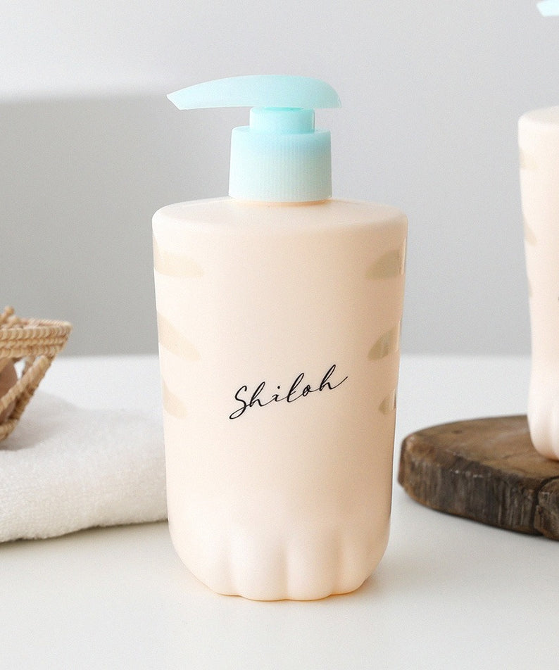 BELLBOY STUDIO Silky Shiloh Prime Conditioner 400ml, flacon sur table blanche, décor salle de bain minimaliste
