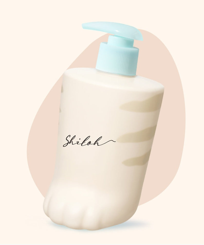 BELLBOY STUDIO Silky Shiloh Prime Conditioner 400ml, bouteille blanche à pompe bleue sur fond clair