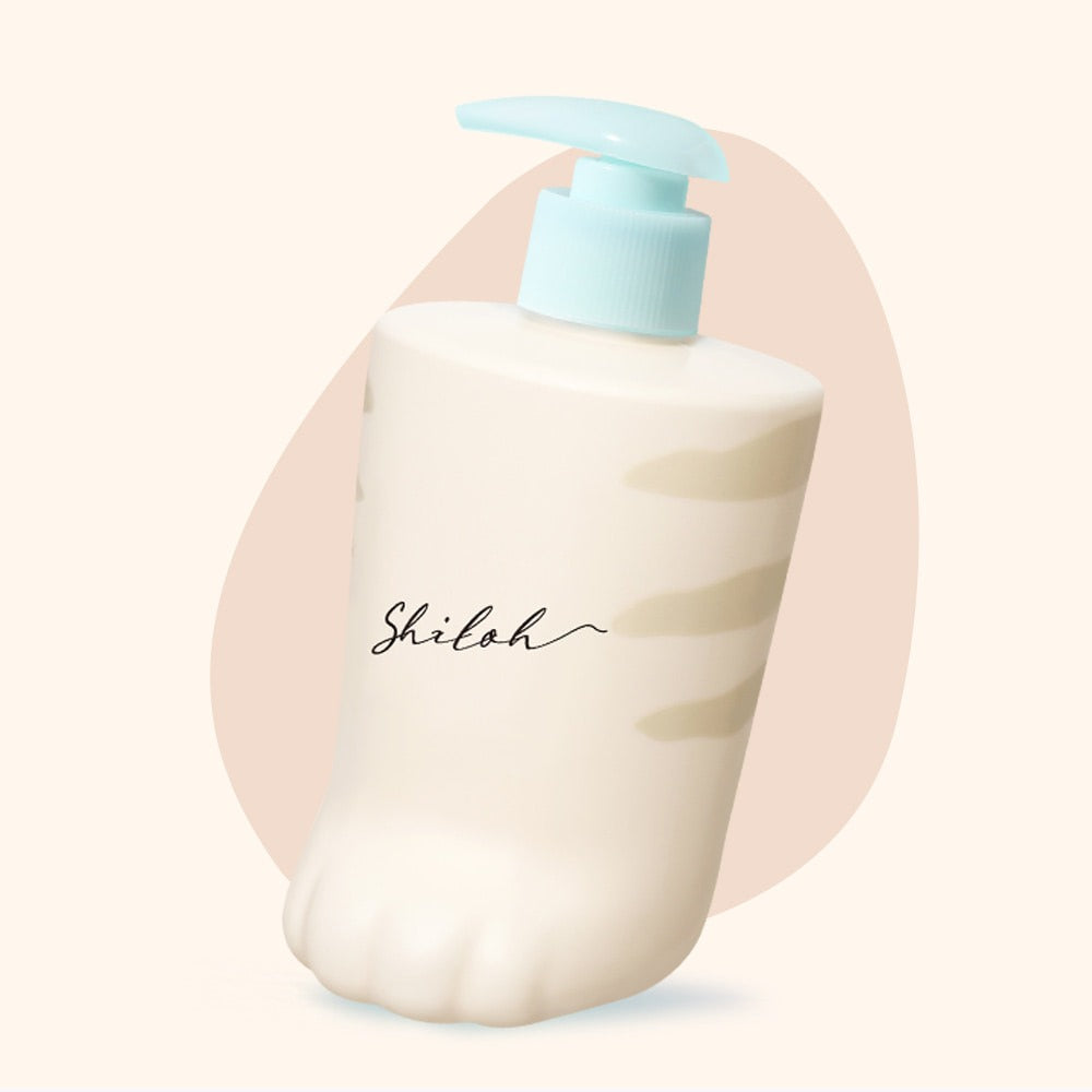 BELLBOY STUDIO Silky Shiloh Prime Conditioner 400ml, bouteille blanche à pompe bleue sur fond clair