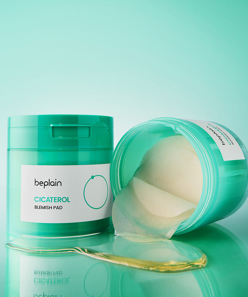 BEPLAIN Cicaterol Blemish Pad 80 sheets : pot beplain et coussin anti-imperfections sur fond aqua, photo produit.