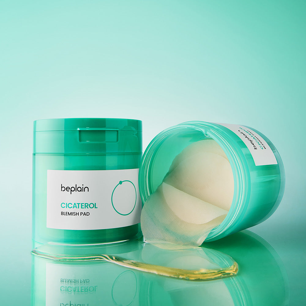 BEPLAIN Cicaterol Blemish Pad 80 sheets : pot beplain et coussin anti-imperfections sur fond aqua, photo produit.