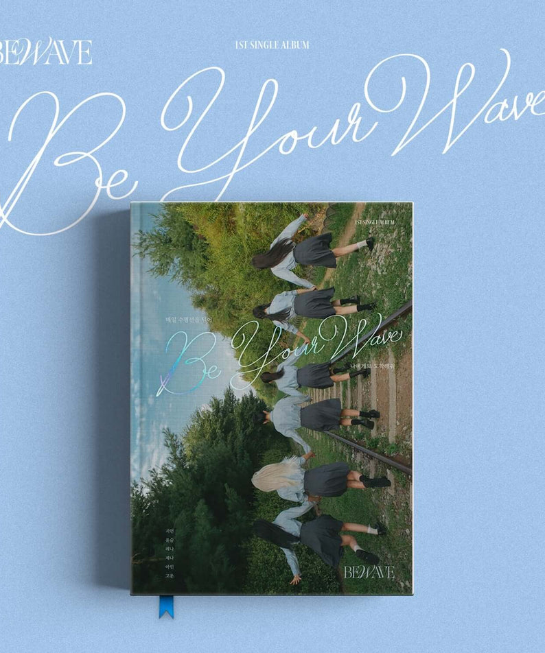 BEWAVE - 1st Single Album [Be your Wave] - Album Kpop, visuel couverture sur fond bleu avec colibris et la mention BEWAVE.