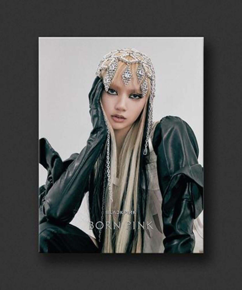 BLACKPINK - 2nd ALBUM [BORN PINK] (DIGIPACK ver.) (LISA VER.) - Album Kpop : visuel LISA en tenue vert foncé, packshot.