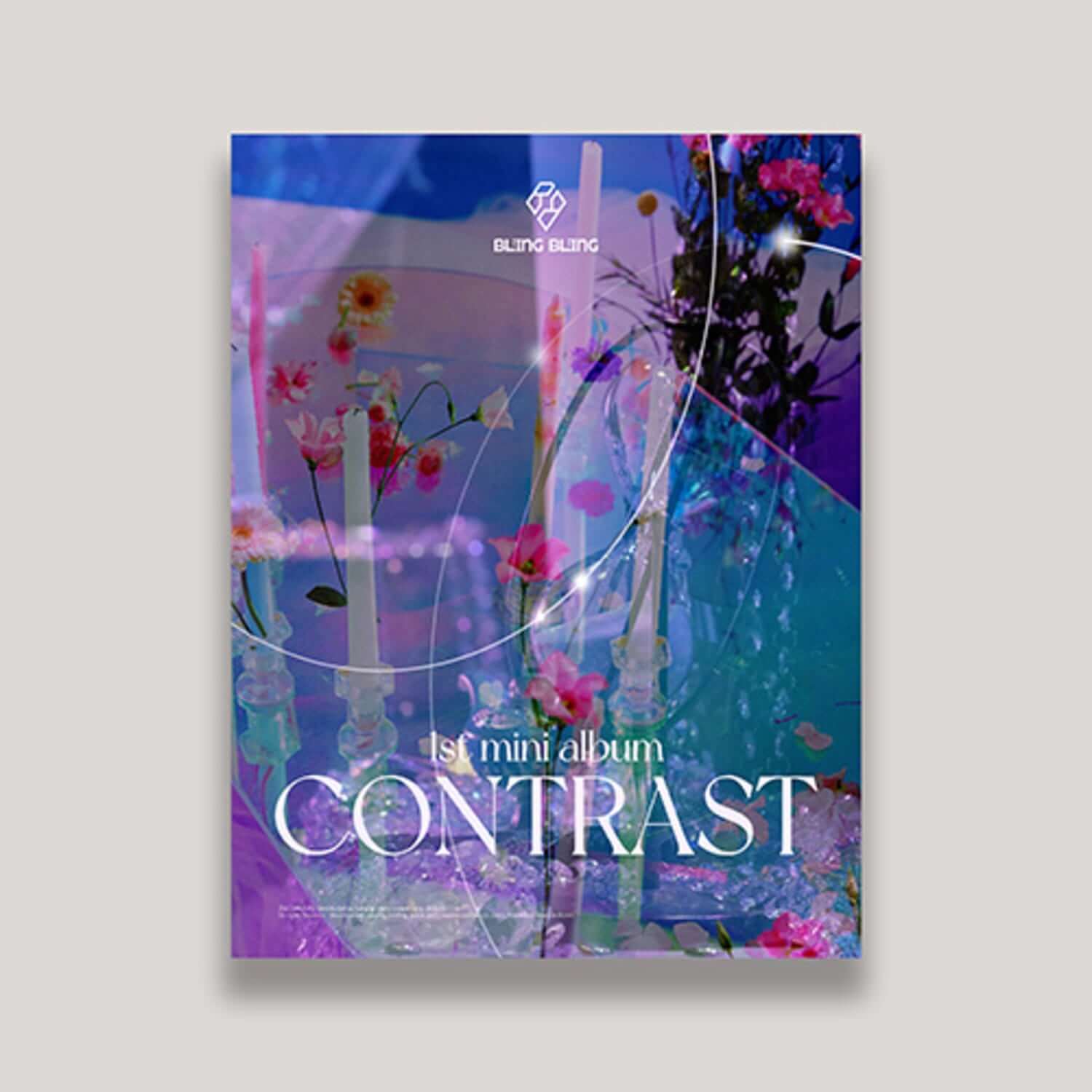 BLING BLING - 1st Album [CONTRAST] - Album Kpop, jaquette fleurs violettes et décorations scintillantes BLING BLING