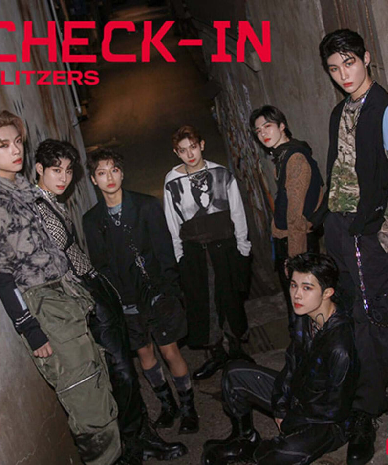 BLITZERS - [CHECK-IN] - Album Kpop : groupe BLITZERS en tenue sombre, ambiance teaser “CHECK-IN” sur image promo