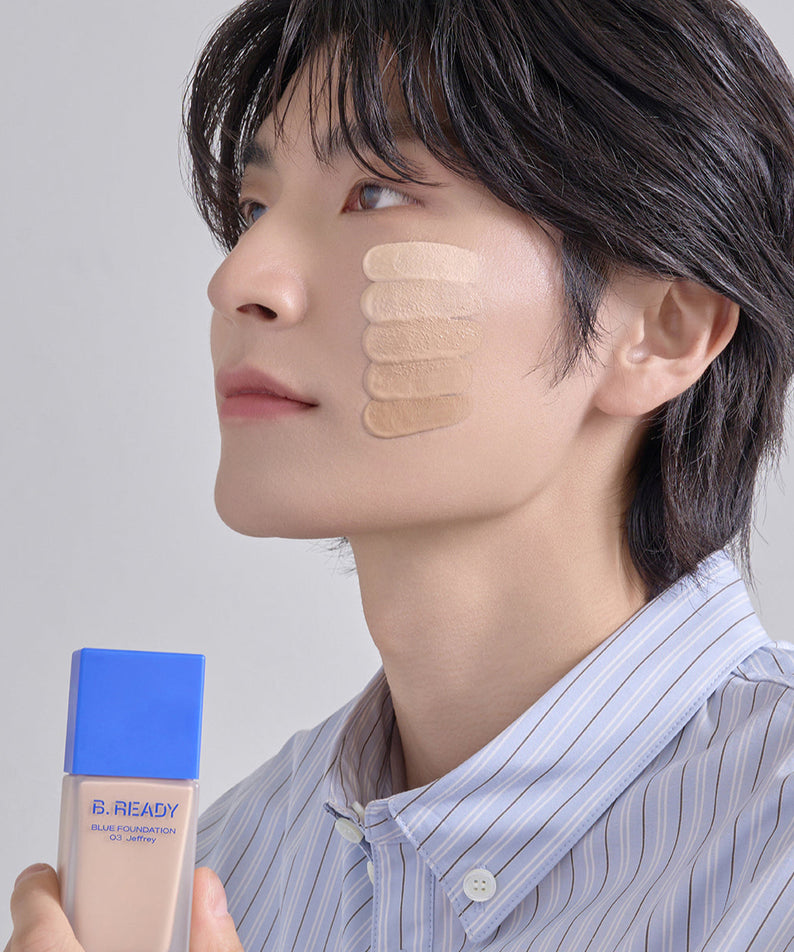 B.READY Blue Foundation SPF27/PA++ 35ml de BE.READY, flacon bleu, maquillage SPF sur modèle visage, fond clair.