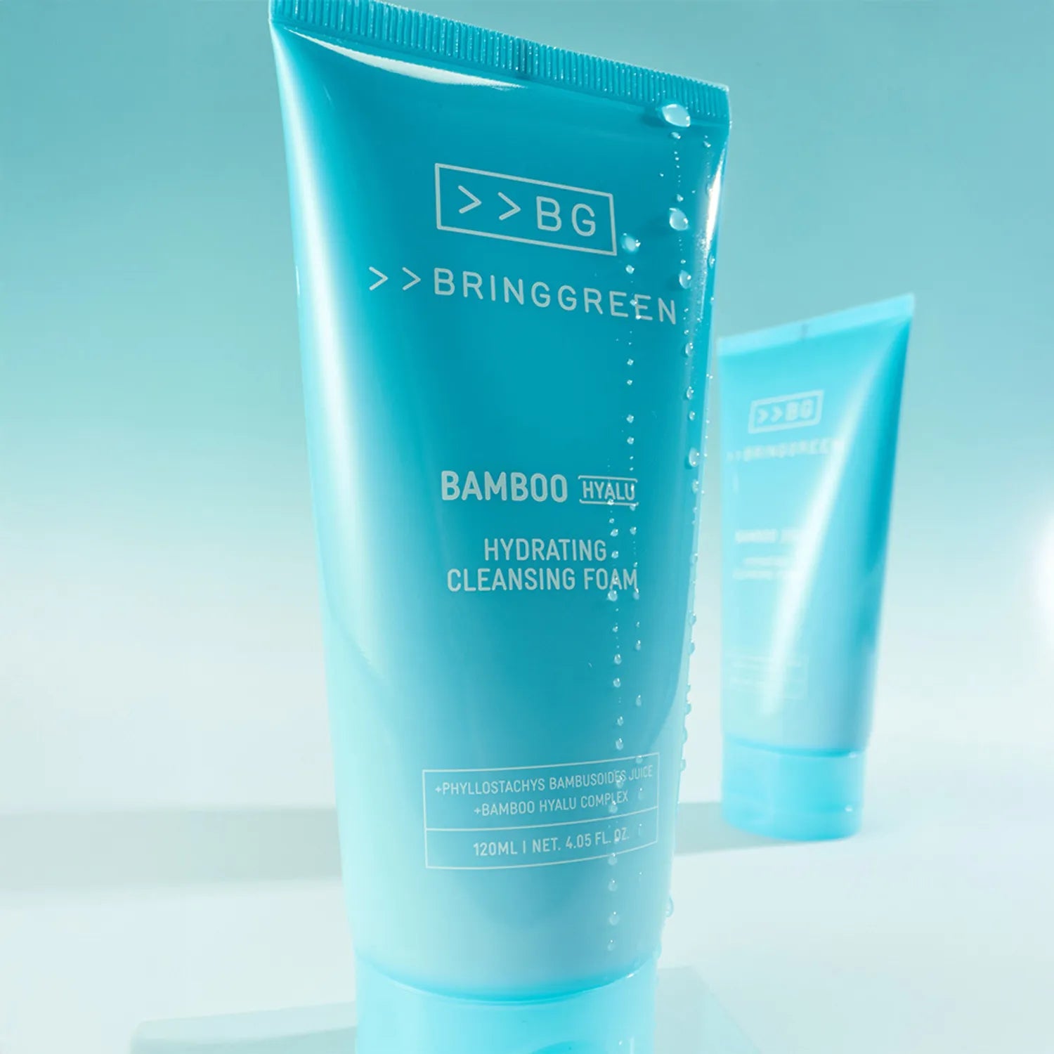 BRINGGREEN Bamboo Hyaluronic Acid Moisture Cleansing Foam 120ml de la marque BRINGGREEN, tube bleu sur fond clair