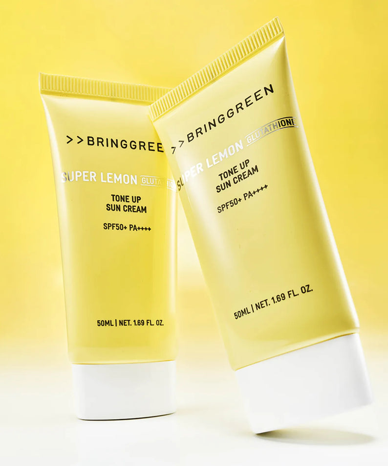 BRINGGREEN Super Lemon Glutathione Tone-Up Sun Cream 50ml+50ml SPF 50+ / PA++++ en tubes sur fond jaune ensoleillé