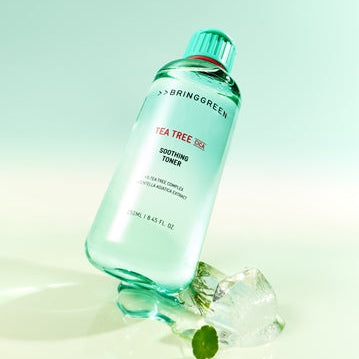 BRINGGREEN Teatree Cica Soothing Toner 250ml/500ml de la marque BRINGGREEN, flacon vert sur fond clair.