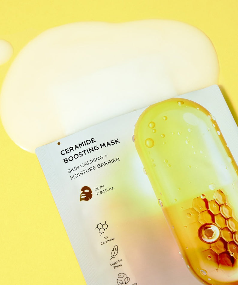BRTC Ceramide Boosting Mask 10 Sheets : masque visage en sachet, gouttes de sérum, fond jaune, vue produit.