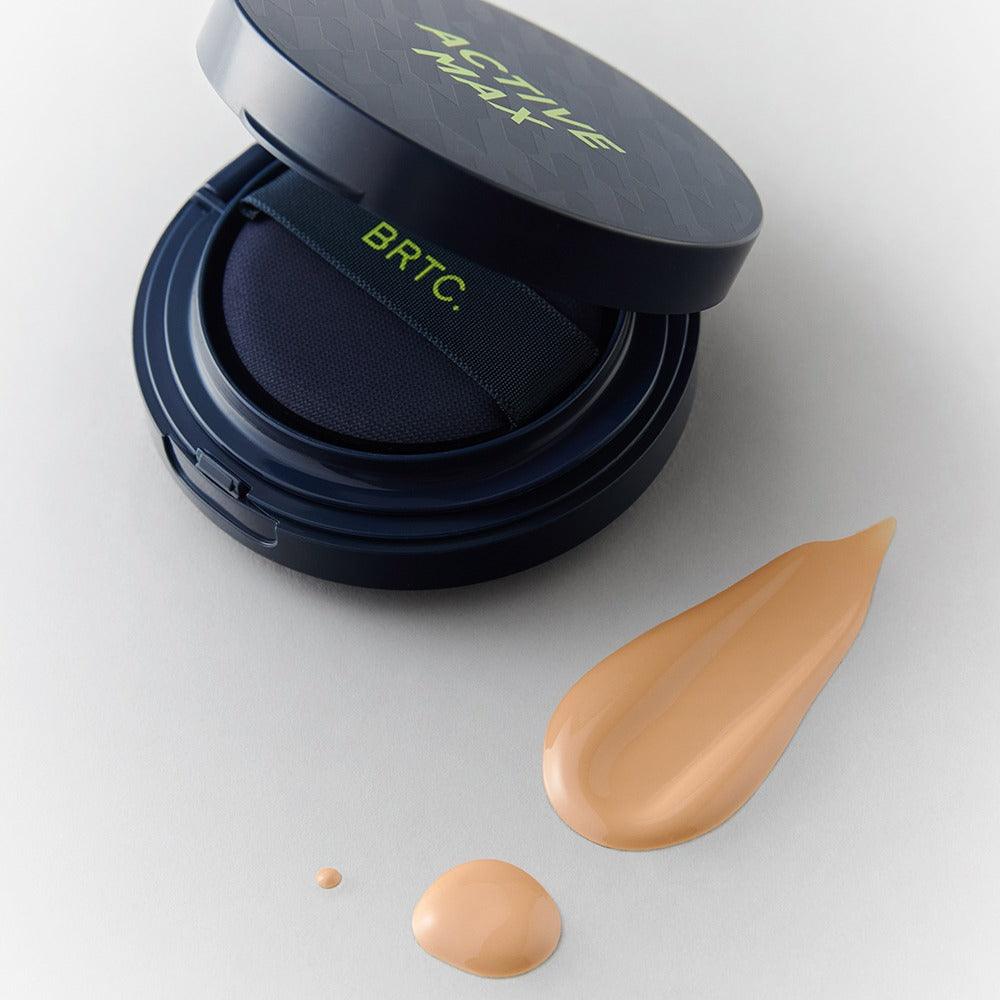 BRTC Homme Active Max Perfect Cushion 15g de BRTC : coussin compact noir ouvert, texture beige sur fond clair.