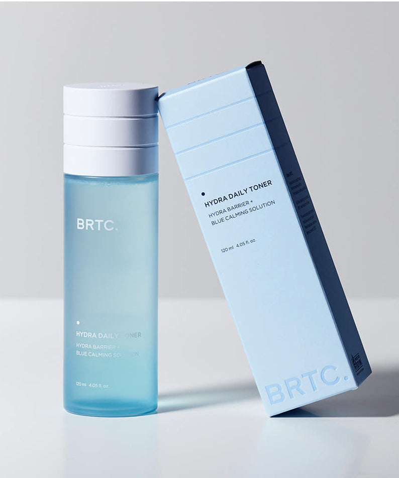 BRTC Hydra Daily Toner 120ml de BRTC, flacon bleu hydratant sur fond clair, design photo produit en studio.