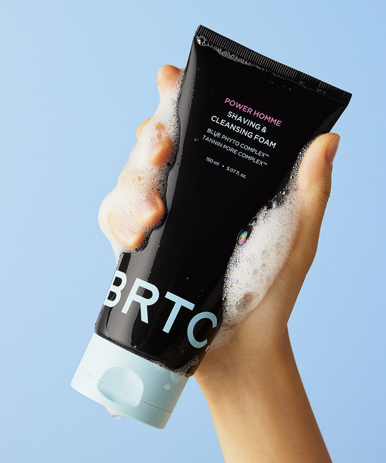 Décris l'image en français en mentionnant le produit, la marque et le contexte visuel: BRTC Power Homme Shaving & Cleanser Foam 150ml.