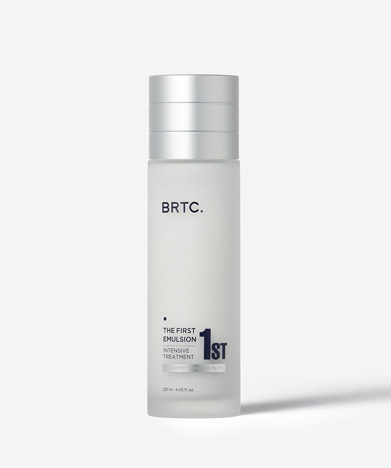 BRTC The First Emulsion 120ml, flacon blanc et argent sur fond clair, produit cosmétique de la marque BRTC.