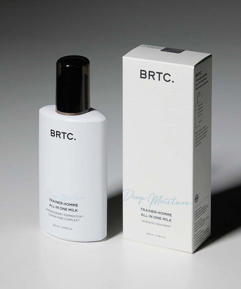 Décris l'image en français : BRTC Trainer Homme ALl-in-One Milk 200ml, flacon blanc et boîte BRTC sur fond gris.