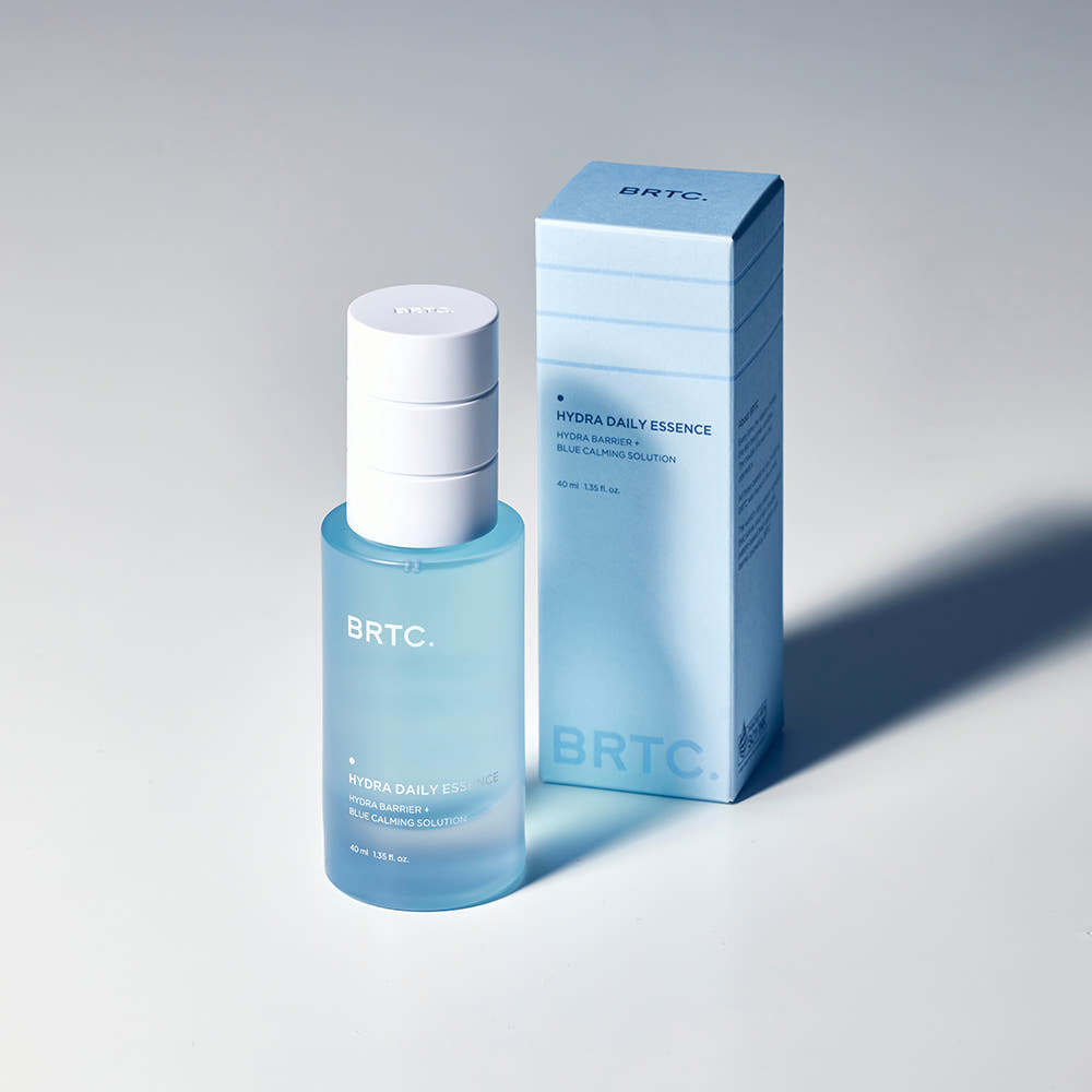 BRTC Hydra Daily Essence 40ml de la marque BRTC, sérum hydratant sur fond clair, flacon bleu et boîte produit.