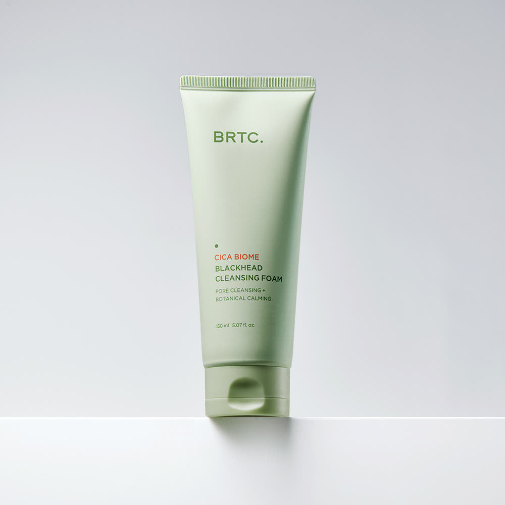 Décris l'image en français en mentionnant le produit, la marque et le contexte visuel : BRTC Cica Biome Blackhead Cleansing Foam 150ml